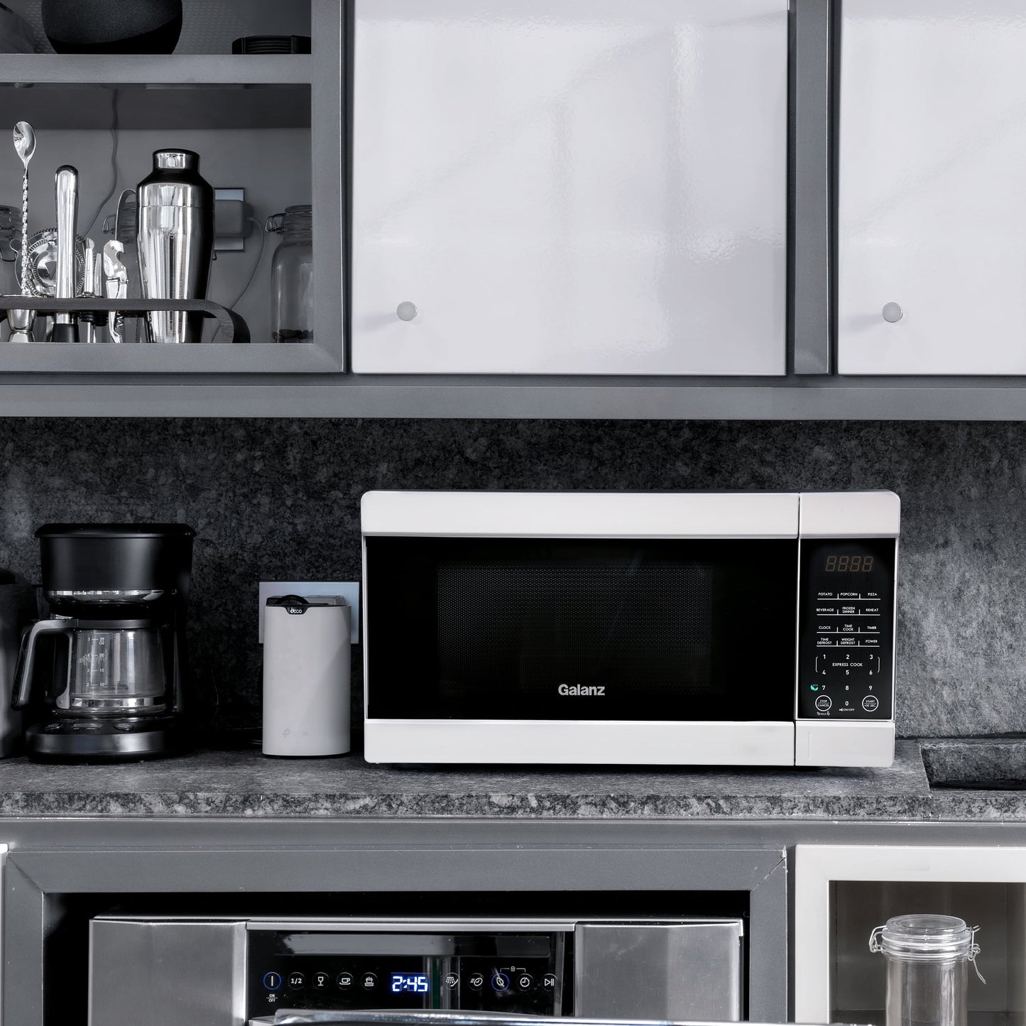 Galanz 1.1 cu ft 1000W Countertop Microwave Oven in White with One Touch Express Cooking
