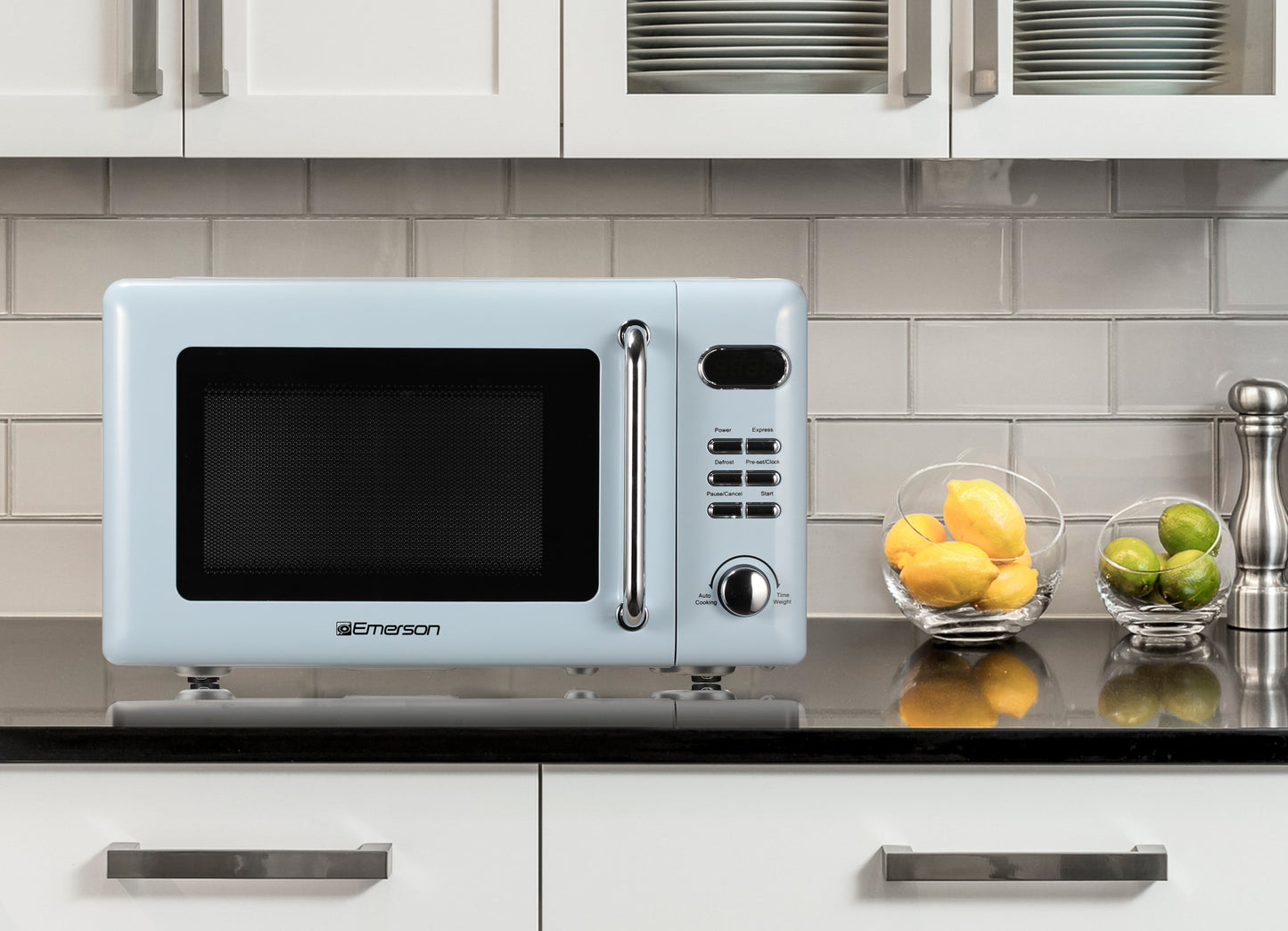 Emerson 0.7 Cu Ft, 700W Thunderbird Blue Retro Countertop Microwave Oven, MWR7020BL