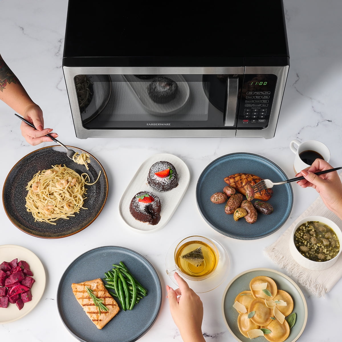 Farberware Countertop Microwave Oven with LED Lighting and Child Lock, 1.2 cu ft