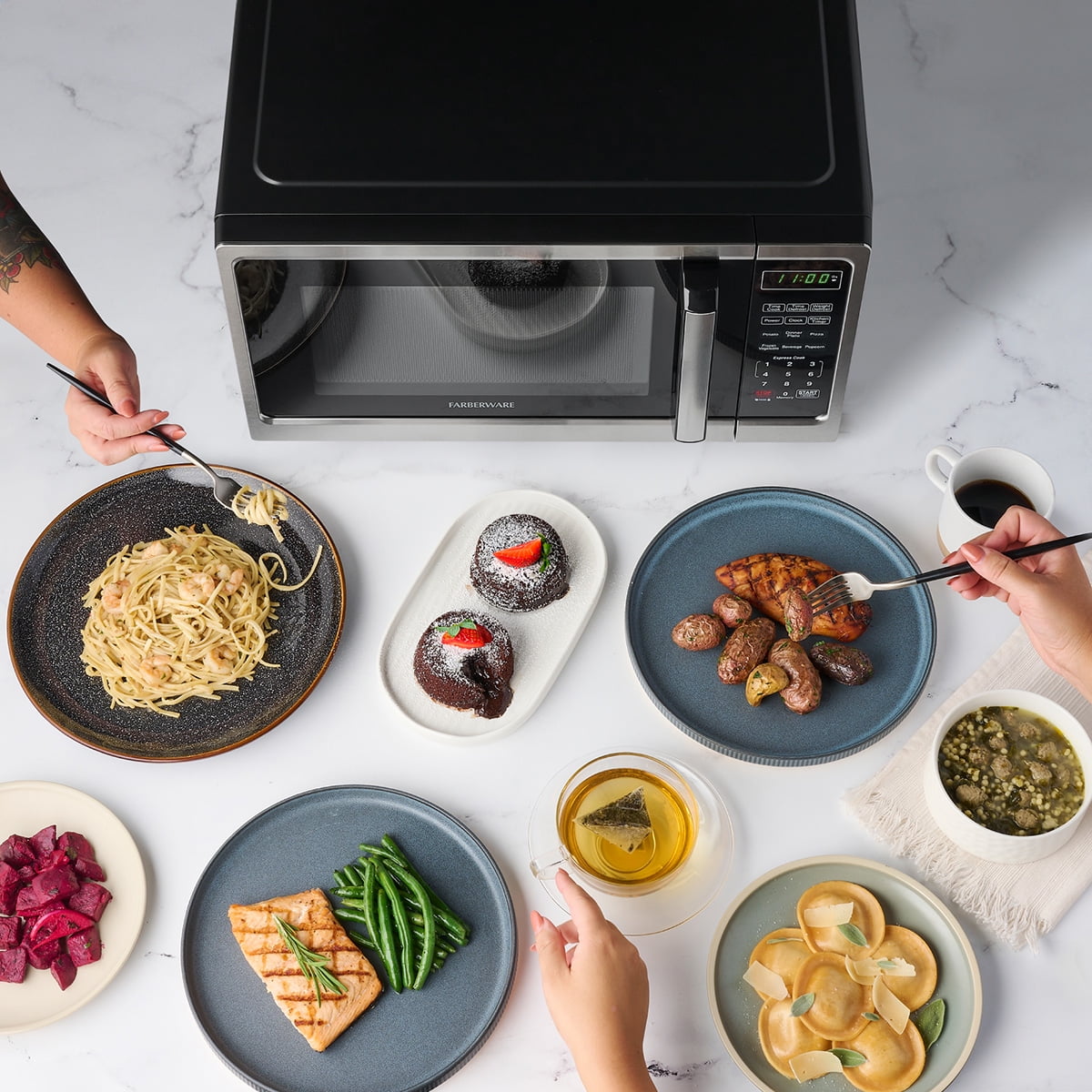 Farberware Classic 0.9 Cu. Ft 900-Watt Microwave Oven, Stainless Steel