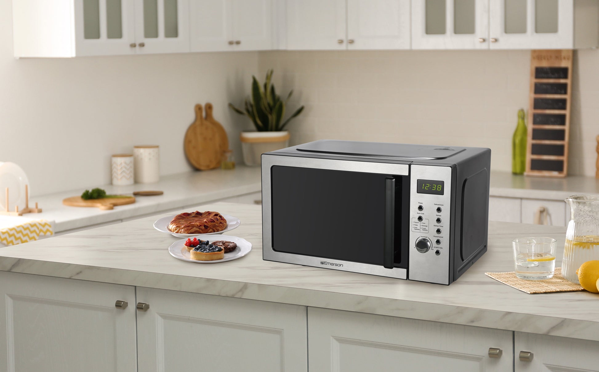Emerson 0.9 Cu Ft, 900W Digital Control Countertop Microwave Oven, Stainless Steel - MW9005SS