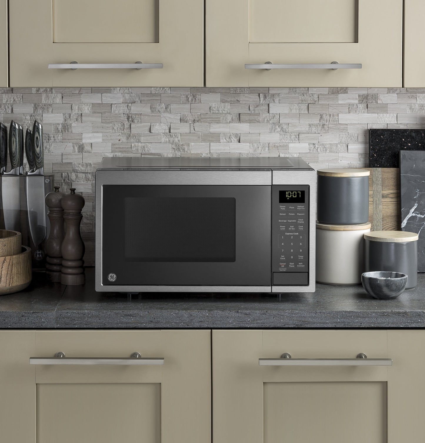GE® 0.9 Cu. Ft. Capacity Smart Countertop Microwave Oven with Scan-To-Cook Technology