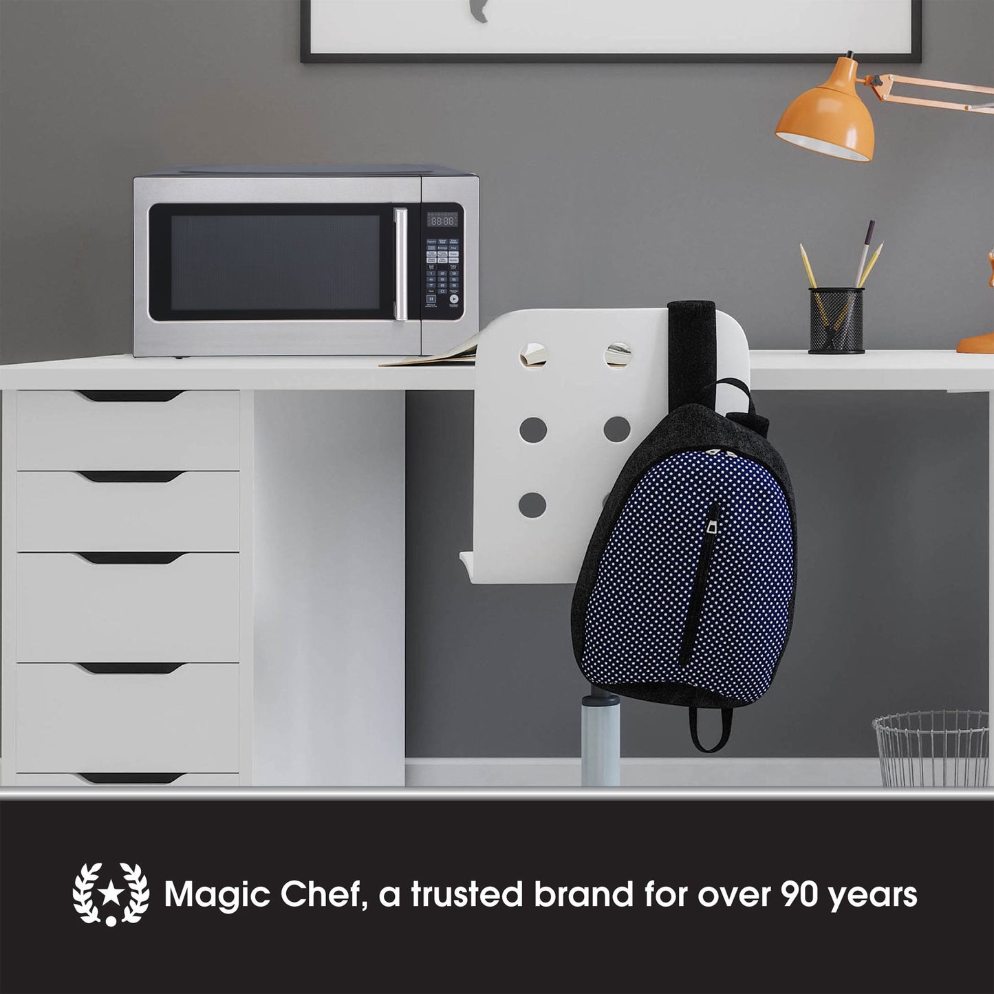 Magic Chef 2.2 cu ft Countertop Microwave Ovens in Silver Stainless Steel