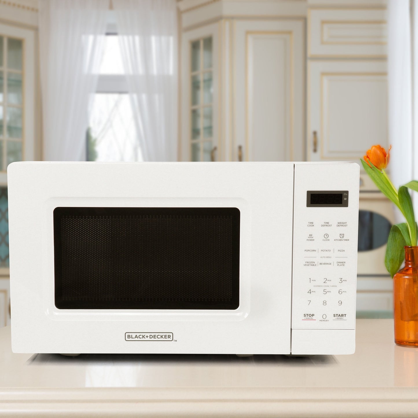 BLACK+DECKER 0.7 cu ft Countertop Microwave Oven in White
