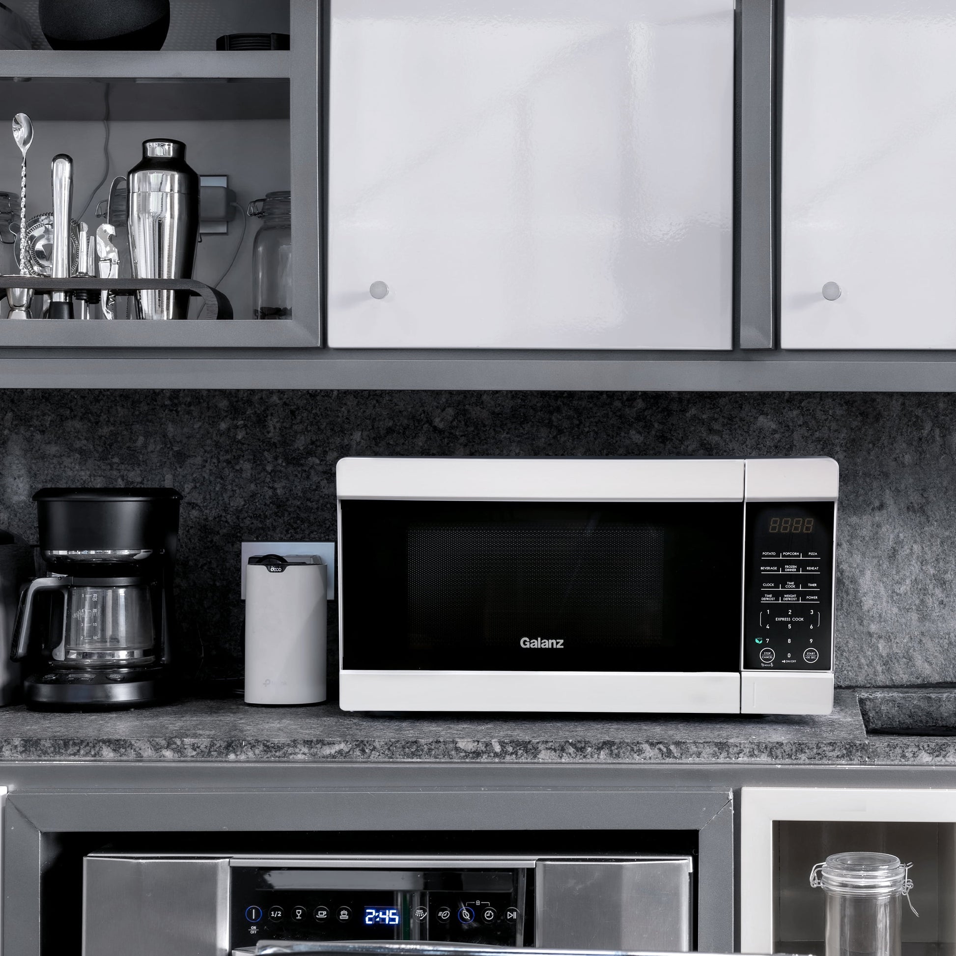 Galanz 1.1 cu ft 1000W Countertop Microwave Oven in White with One Touch Express Cooking